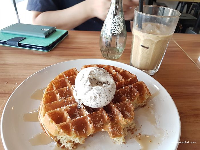 double scoops ang mo kio waffle with ice cream