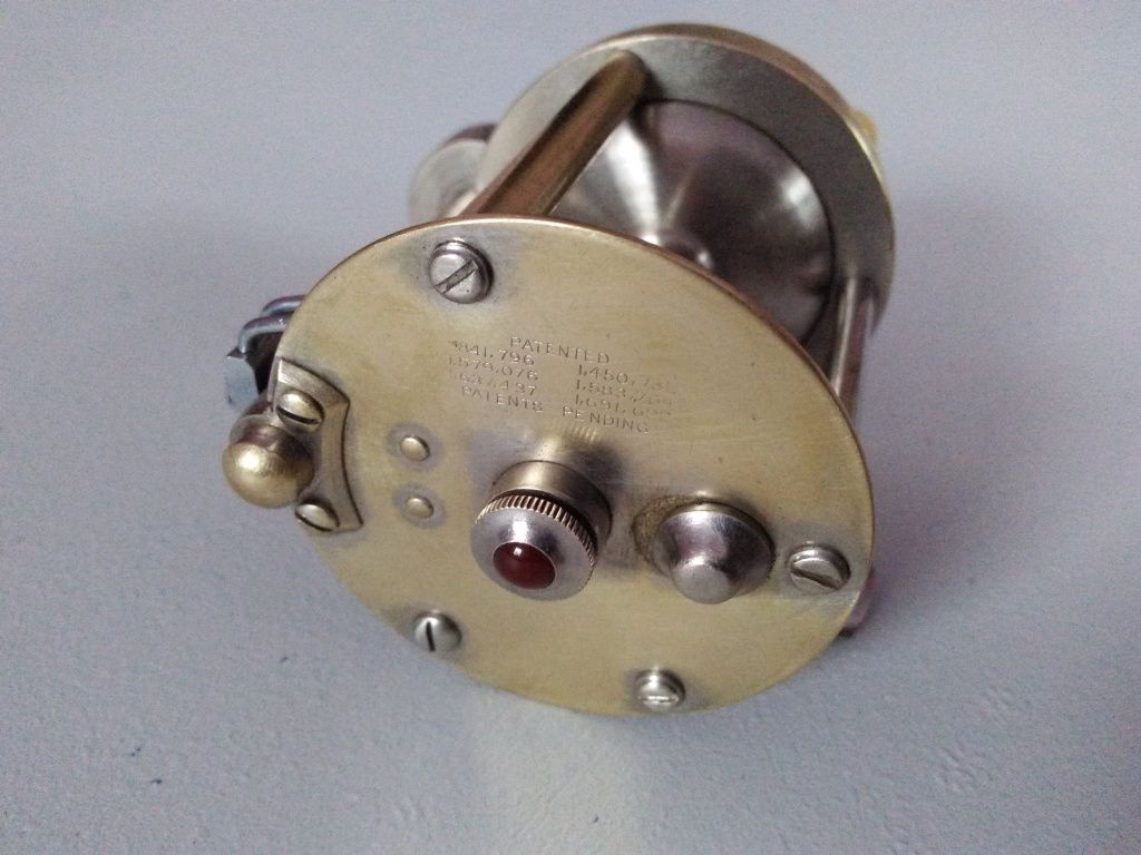 Pflueger 1492 Medalist AKRON USAデッドストック VINTAGE PFLUEGER AKRON No. 1893L Chrome Fishing Reel Casting