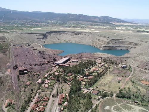 LOS PICAPIEDRA SALEN DE GUADIX PARA VER MUNDO - Blogs de España - Un castillo de película y un pueblo minero abandonado. (18)