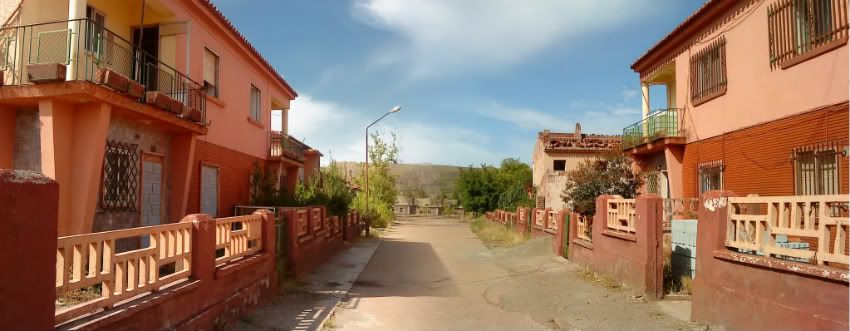 Un castillo de película y un pueblo minero abandonado. - LOS PICAPIEDRA SALEN DE GUADIX PARA VER MUNDO (21)
