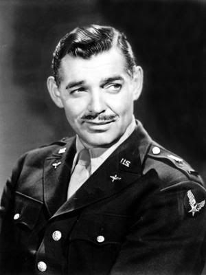 Fue piloto de bombardero durante la Segunda Guerra Mundial, voló 25 misiones sobre territorio enemigo en un B-24. Como actor participó en la historia de ... - clark_gable-1