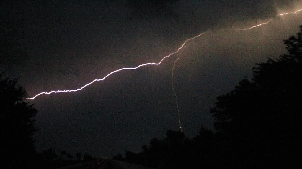 IMAGE: http://i300.photobucket.com/albums/nn30/dannywrathcars/Landscape/Storm%20Chasing/BigLightning2.jpg