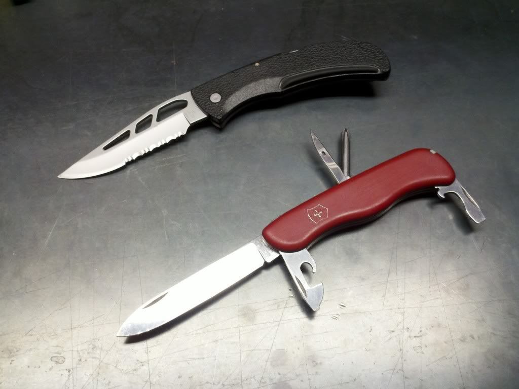 Victorinox Picknicker 111mm, Gerber EZout Skeleton