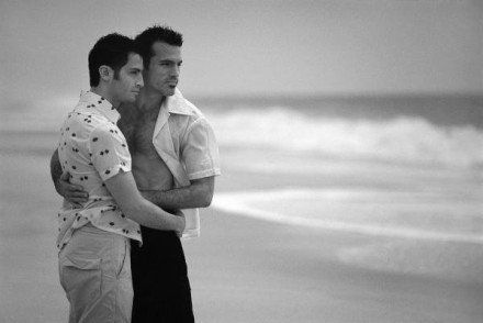 [Image] Crazy Sam's Bloginess: Gay couple on beach
