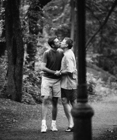 [Image] Crazy Sam's Bloginess: Gay couple at park