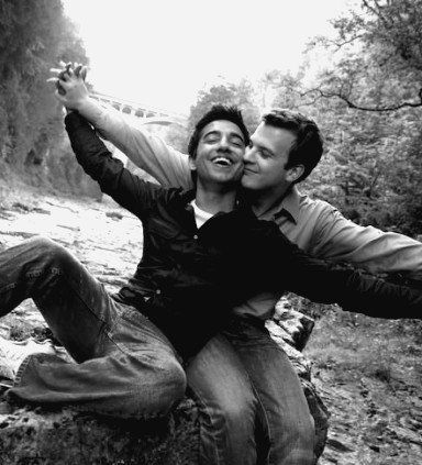 [Image] Crazy Sam's Bloginess: Gay couple romancing