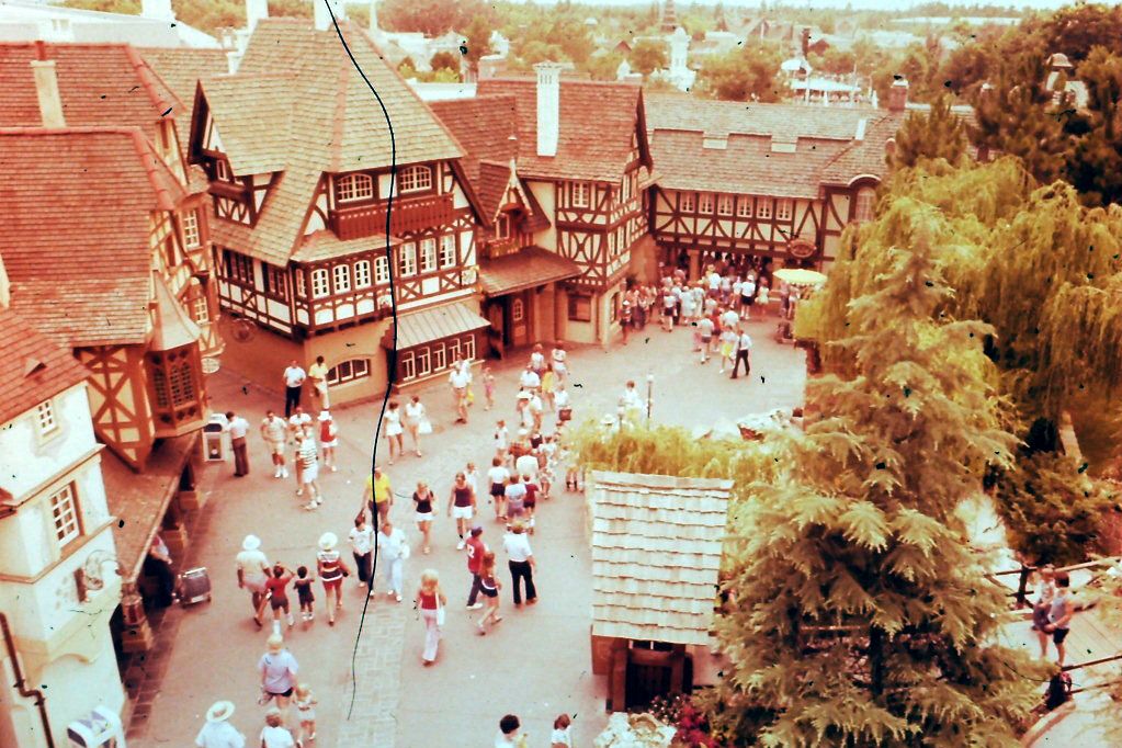 DisneyAug1977059_zps56b74c06.jpg