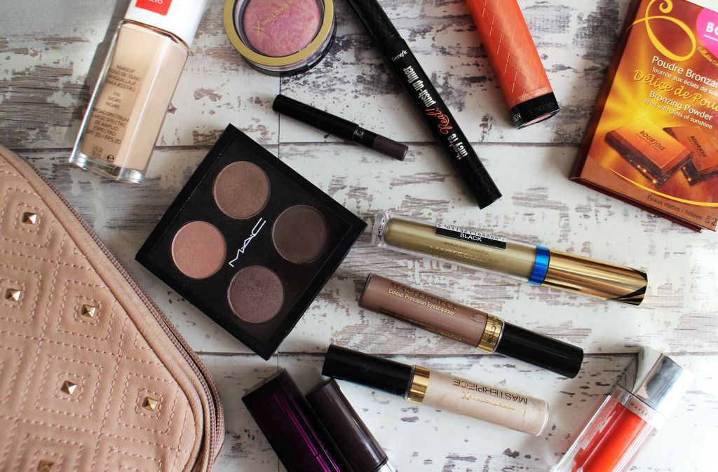 What's In My Make Up Bag? What's In My Make Up Bag?