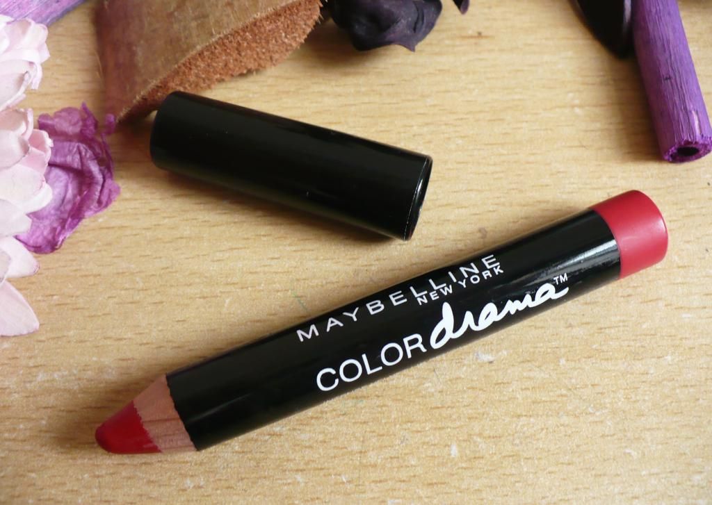 Maybelline Colour Drama Intense Velvet Lip Pencil Red Essential Maybelline Colour Drama Intense Velvet Lip Pencil Red Essential