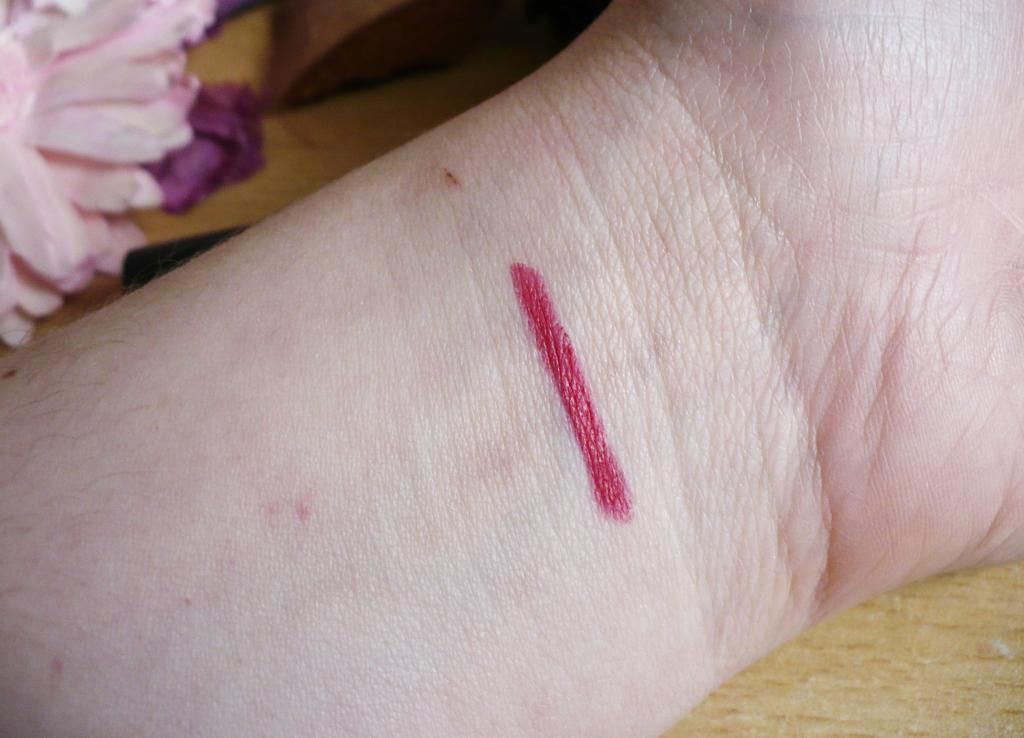 Maybelline Colour Drama Intense Velvet Lip Pencil Swatch Maybelline Colour Drama Intense Velvet Lip Pencil Swatch