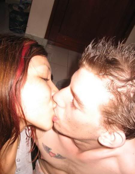 foto hot ciuman mey chan dengan bule