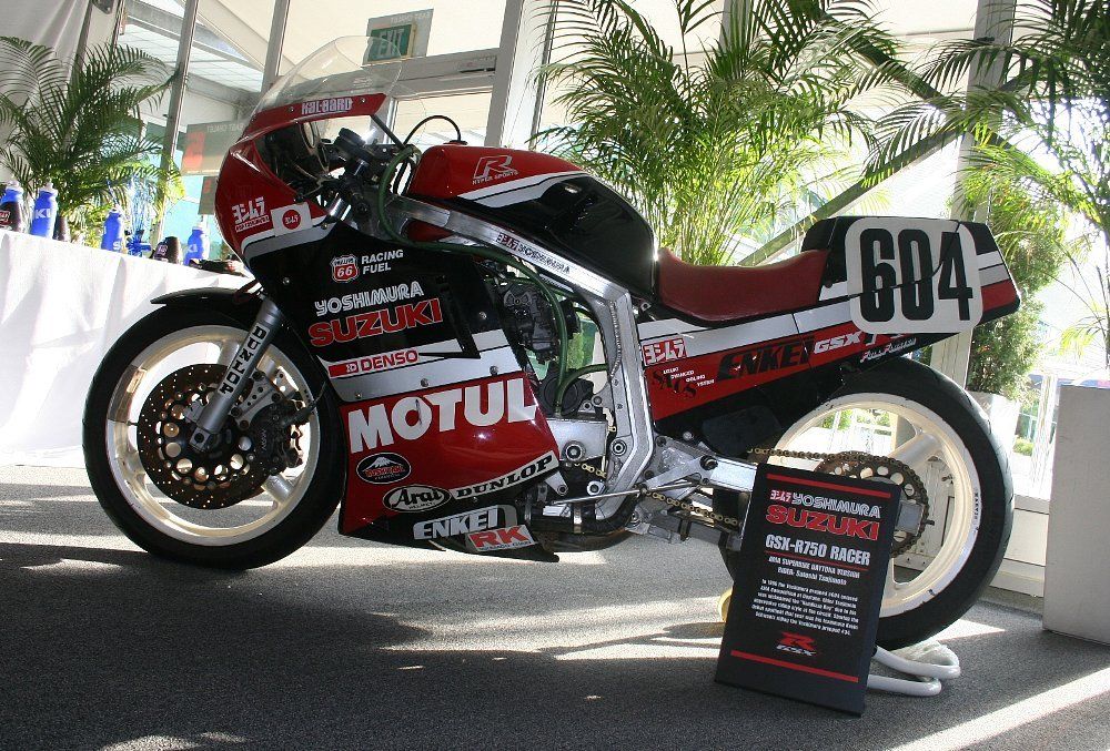 86GSXRsuperbike_zpsa8q2gees.jpg